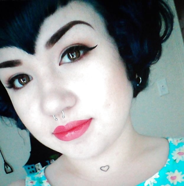 Stupid slut Hannah porn gallery