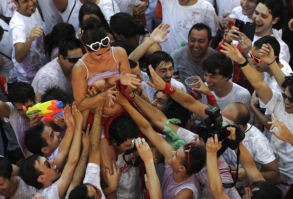 Public Sluts (1325) porn gallery