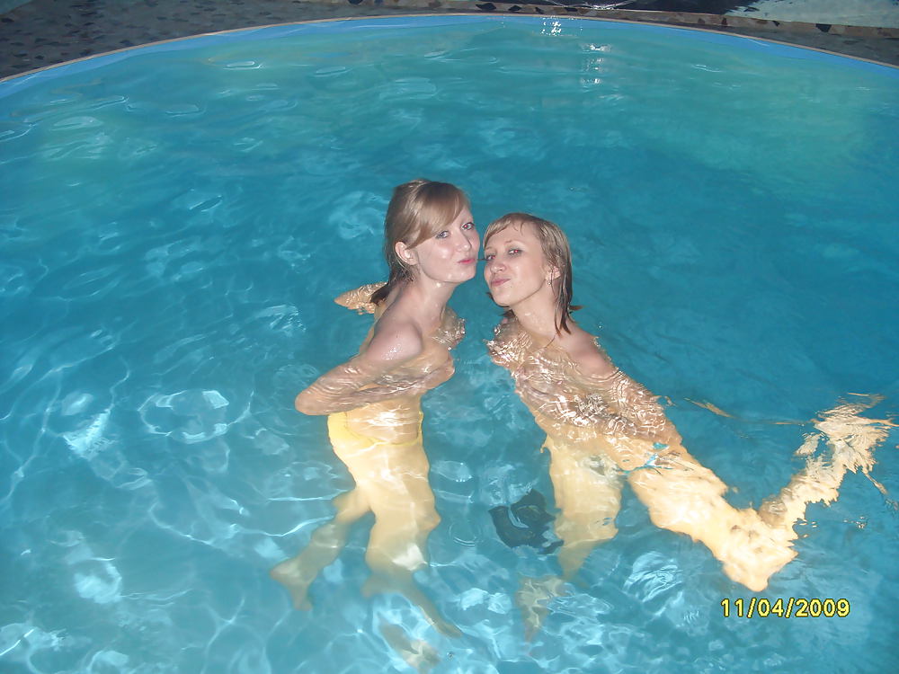 POOL BITCHES porn gallery