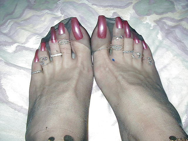 Sabines 's sexy long toe nails.