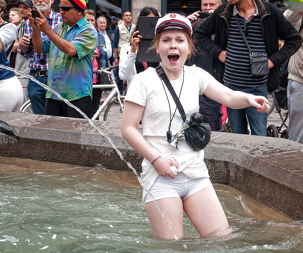 Public Sluts (1325) porn gallery