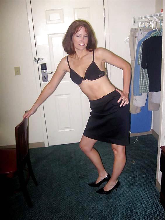 Nice milf shows under her skirt porn gallery