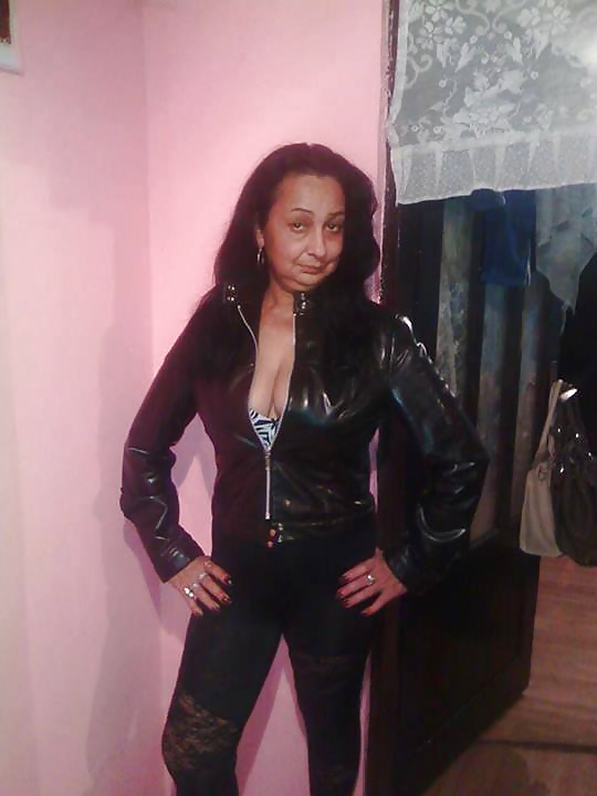 MILF Dukica Ciganka porn gallery