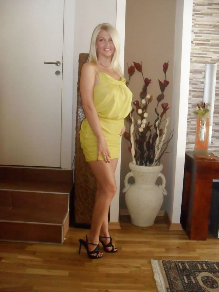 Blonde MILF facebook porn gallery