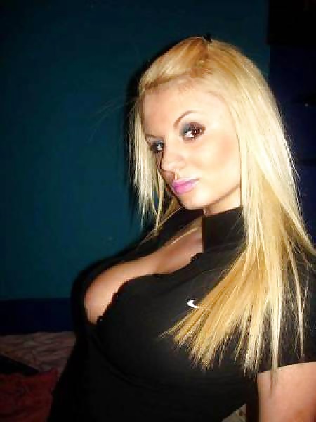 great cleavages beaux decolletes porn gallery