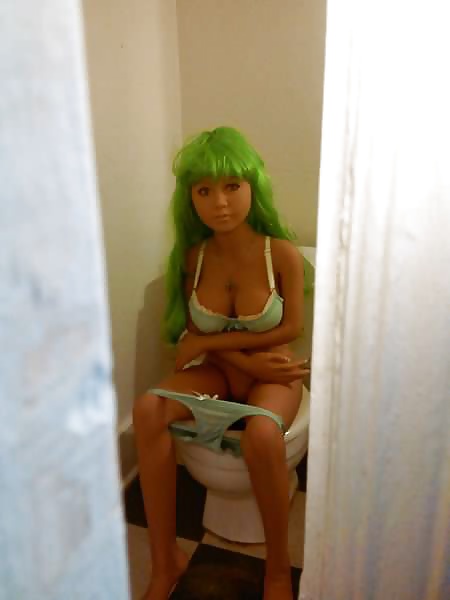Nina on the crapper porn gallery