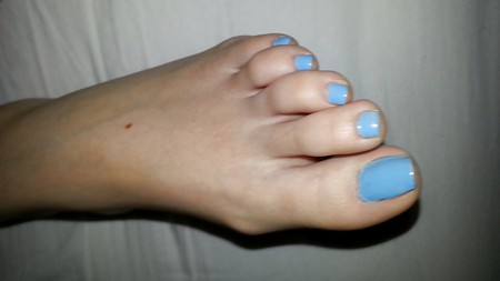 nice wife blue toes -- les jolies pieds ongle bleu