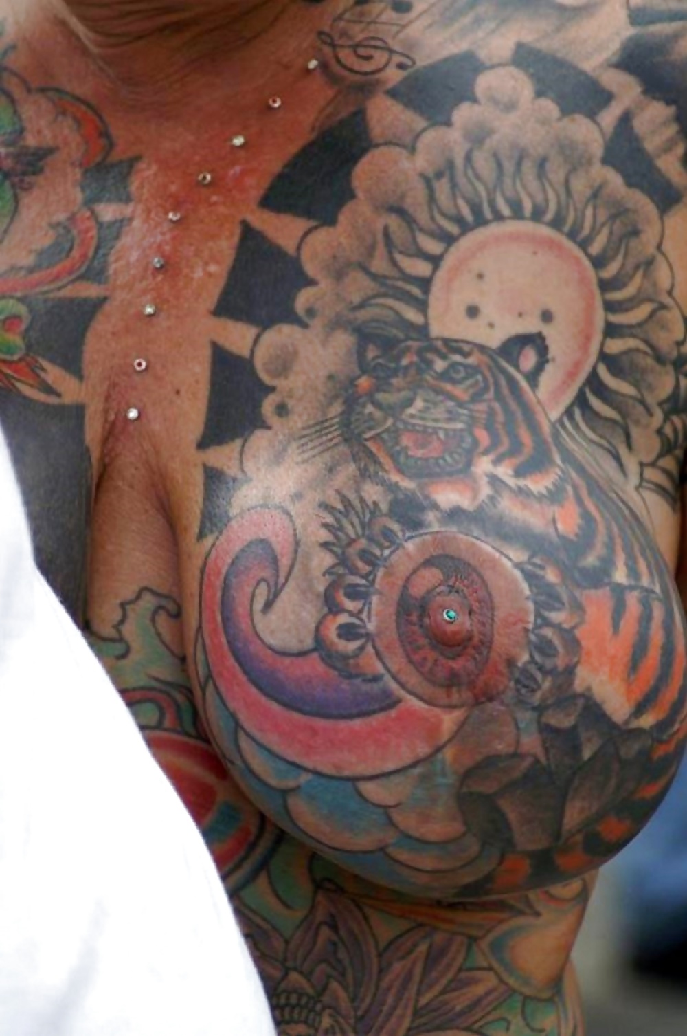 Tattooed woman porn gallery