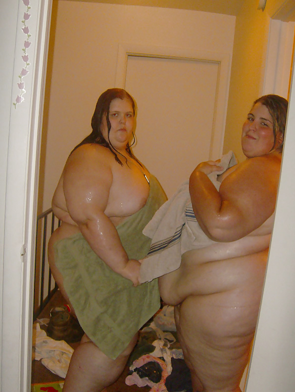 SSBBW girls showering together (REAL girlS) porn gallery