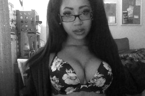 Black Nerdy Horny Teen Slut aka Lovelovetenshi Selfies 002 porn gallery