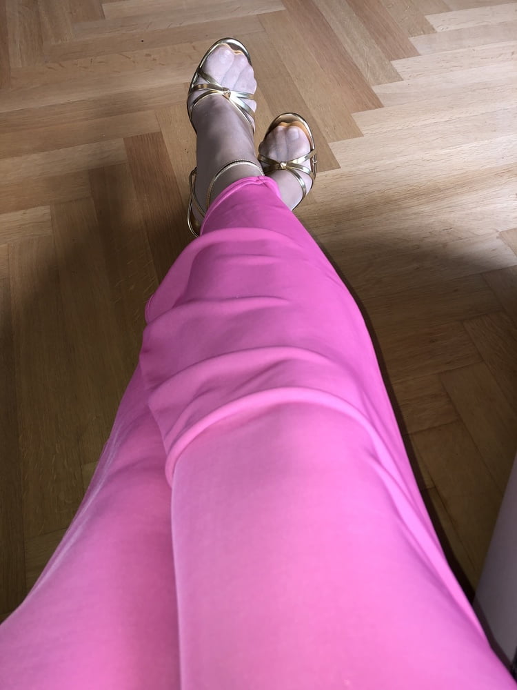 Like it! Me on my Pink pictures with pantyhose and Heels - 12 Photos 