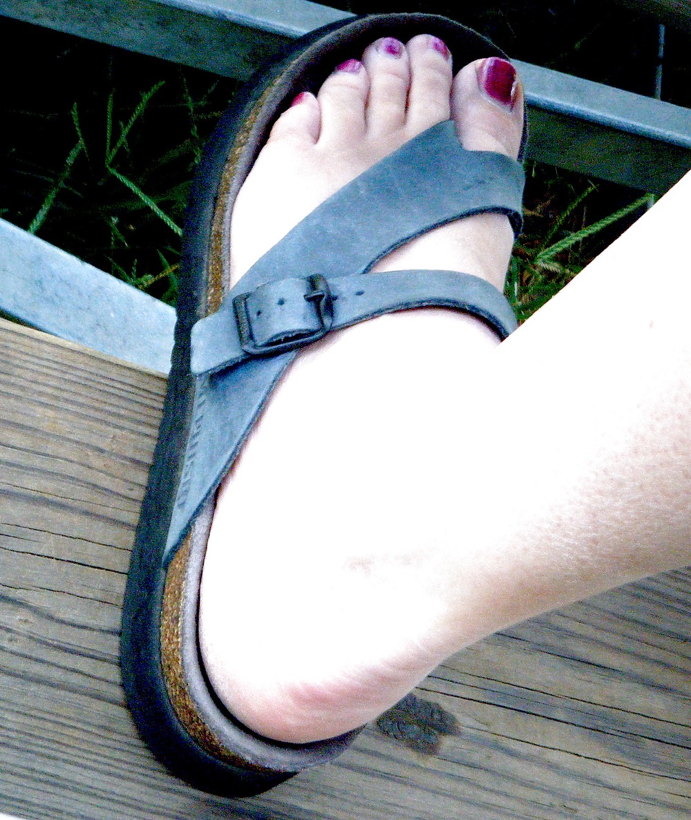 Pretty Women's Feet in Strappy Heels - No Trannies porn gallery