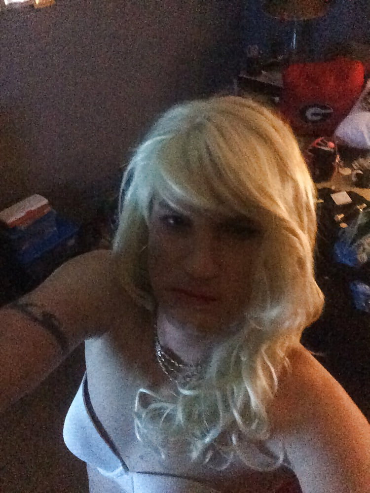 Naughty Blonde porn gallery