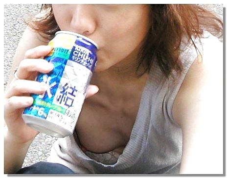 Downblouse porn gallery