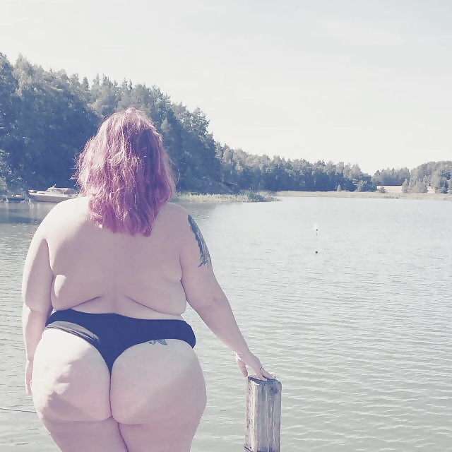 Booty By The Water porn gallery