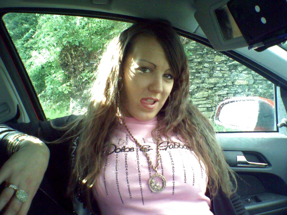 Sie machts sichs im Auto porn gallery