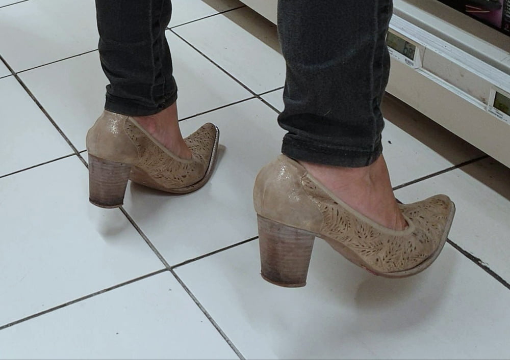 Candid feet photo #324254864