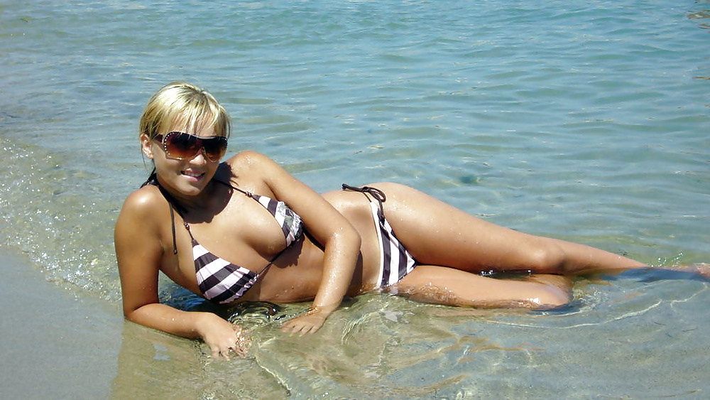 i love bikini girls--8 porn gallery