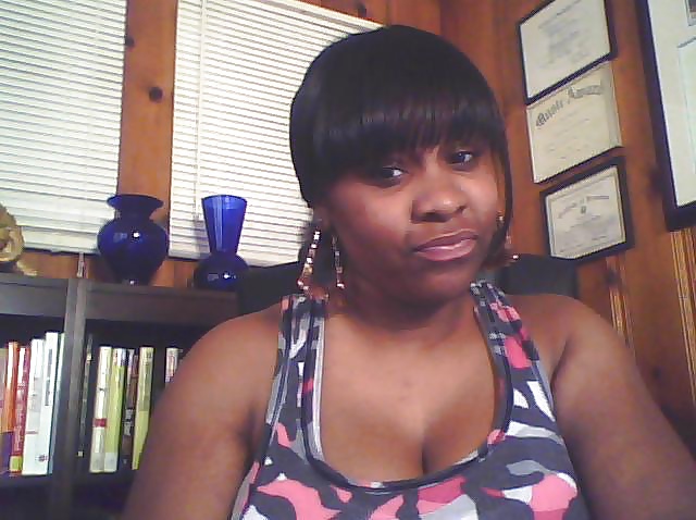 Online Hood Chick porn gallery