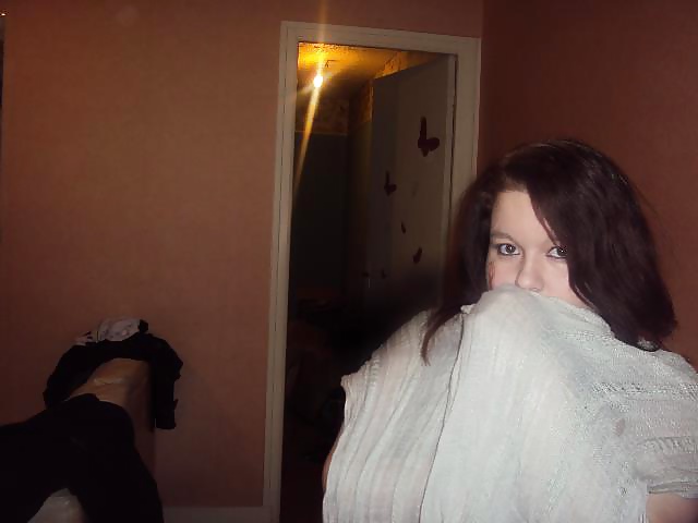 Petite, moche, conne... Mais nympho porn gallery