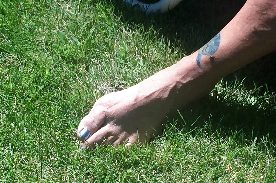 candid feet at cabin porn gallery