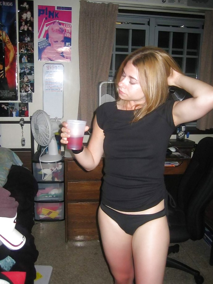 CRazyk Girl like to flash porn gallery