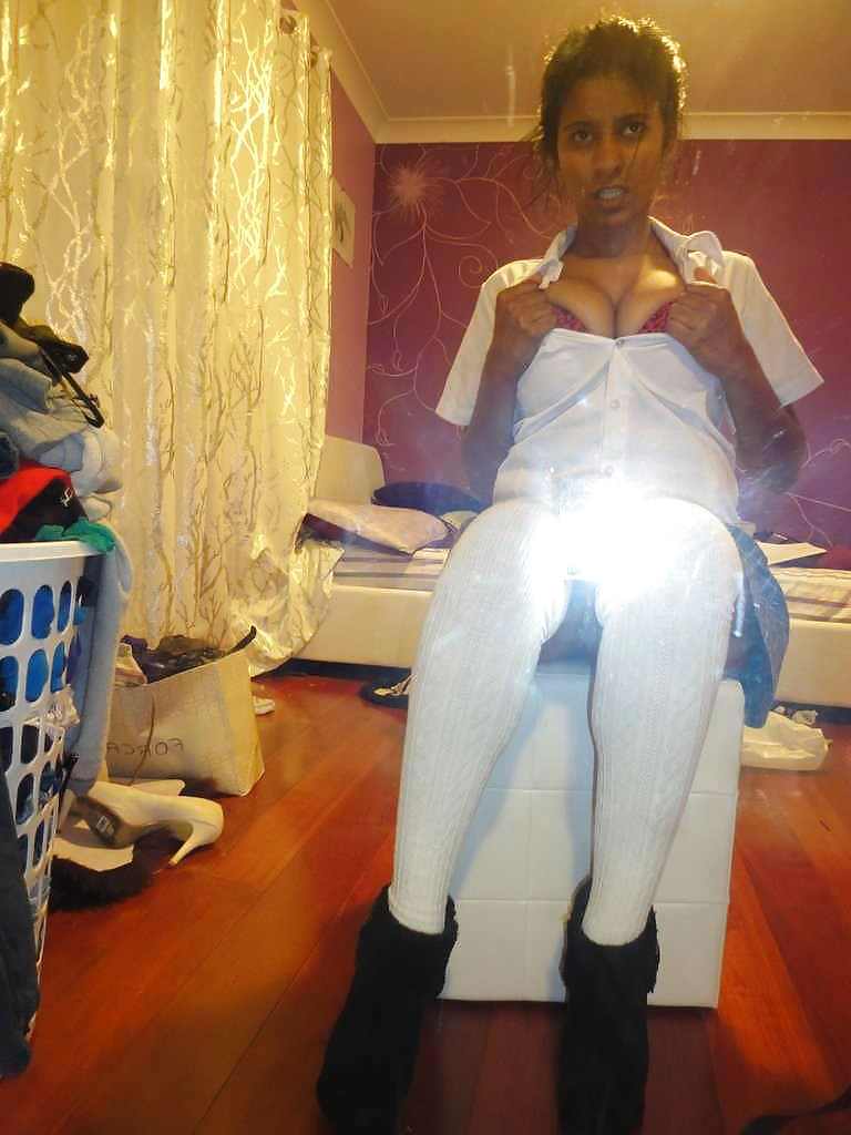 INDIAN WHORE AT HOME porn gallery