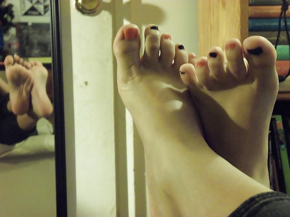 our friend monique and her feet porn gallery