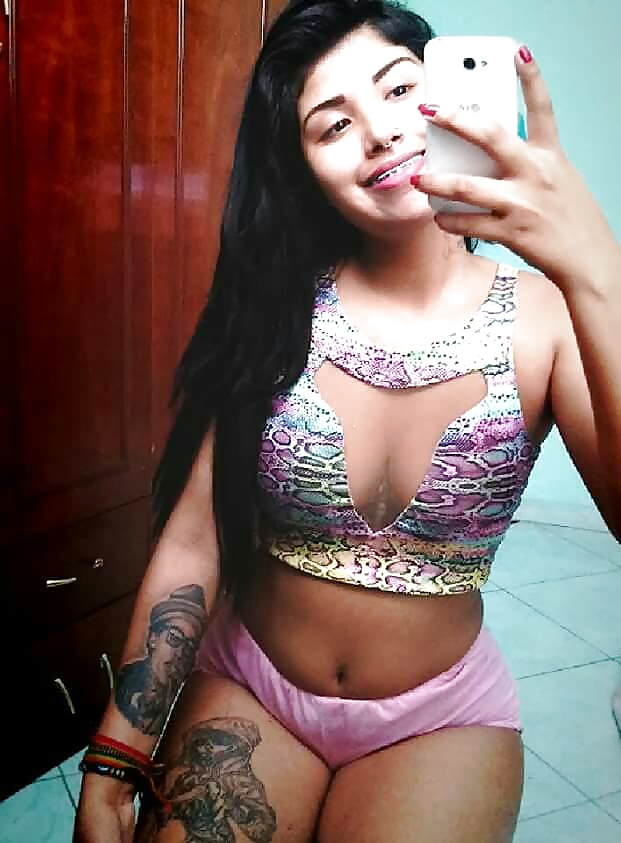 Nifeta cheia de tatuagem porn gallery