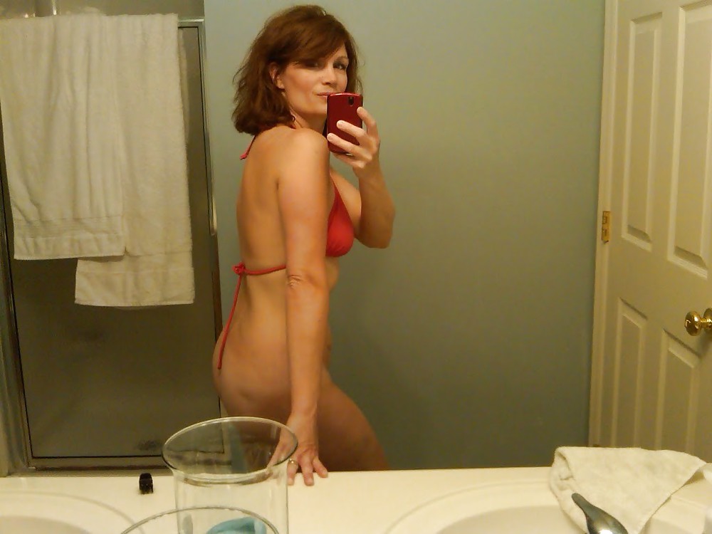 Self Shot Milf porn gallery