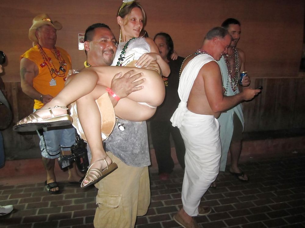 Housewives showing for us porn gallery