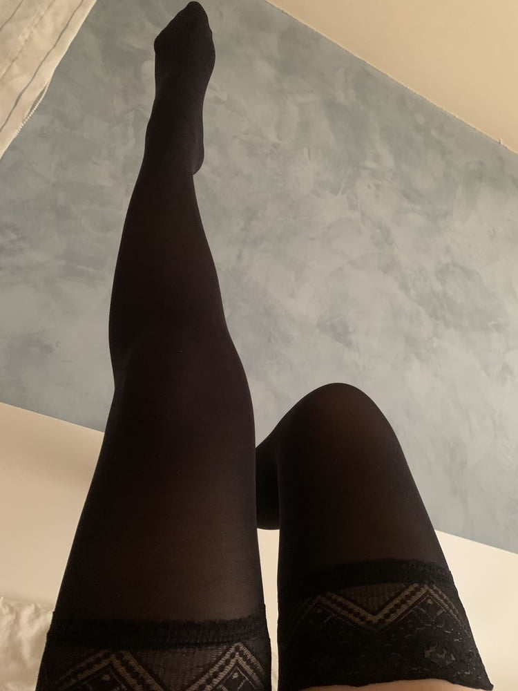 Black stockings - 6 Photos 