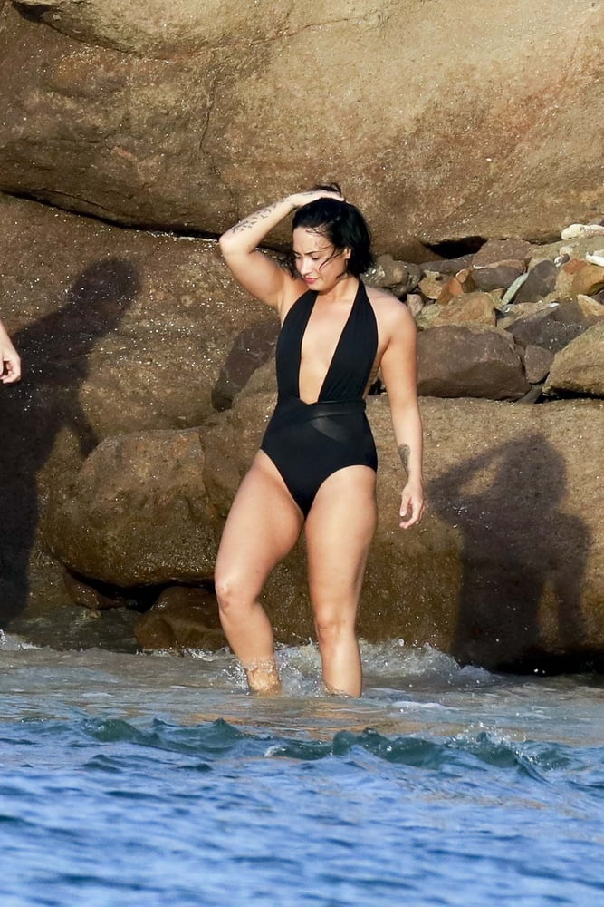 Demi Lovato Mix 2 (cute1foryou) porn gallery