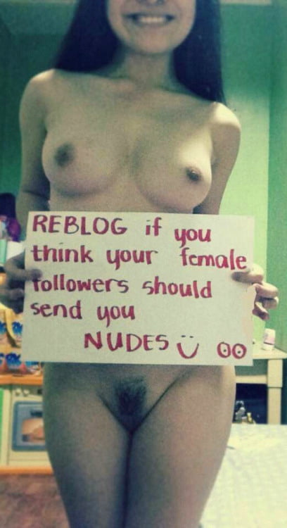 I love nude women.... 