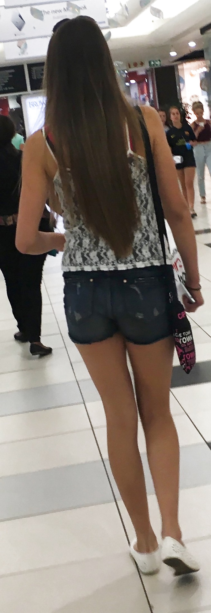 One tight tanned mall teen porn gallery