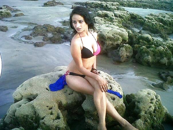 INDIAN HOT BIKINI BABES porn gallery