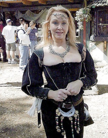 Faire Wenches porn gallery