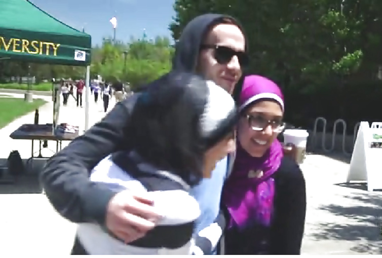 Veiled Arab slut kissing white dude porn gallery