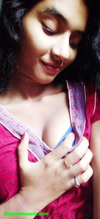 Sexy desi Figure Girl Showing Cute And Tite Boobs