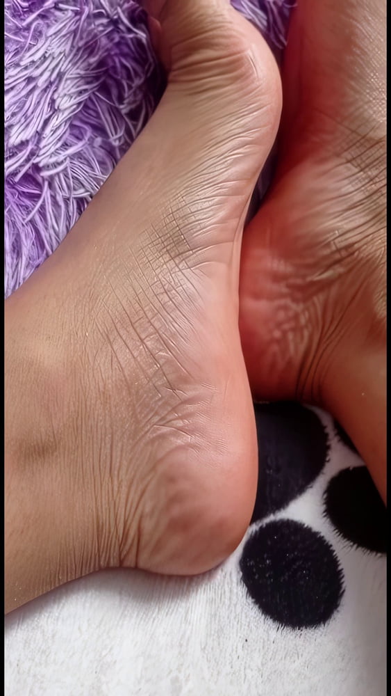 4k feet pics toes soles - 4 Photos 