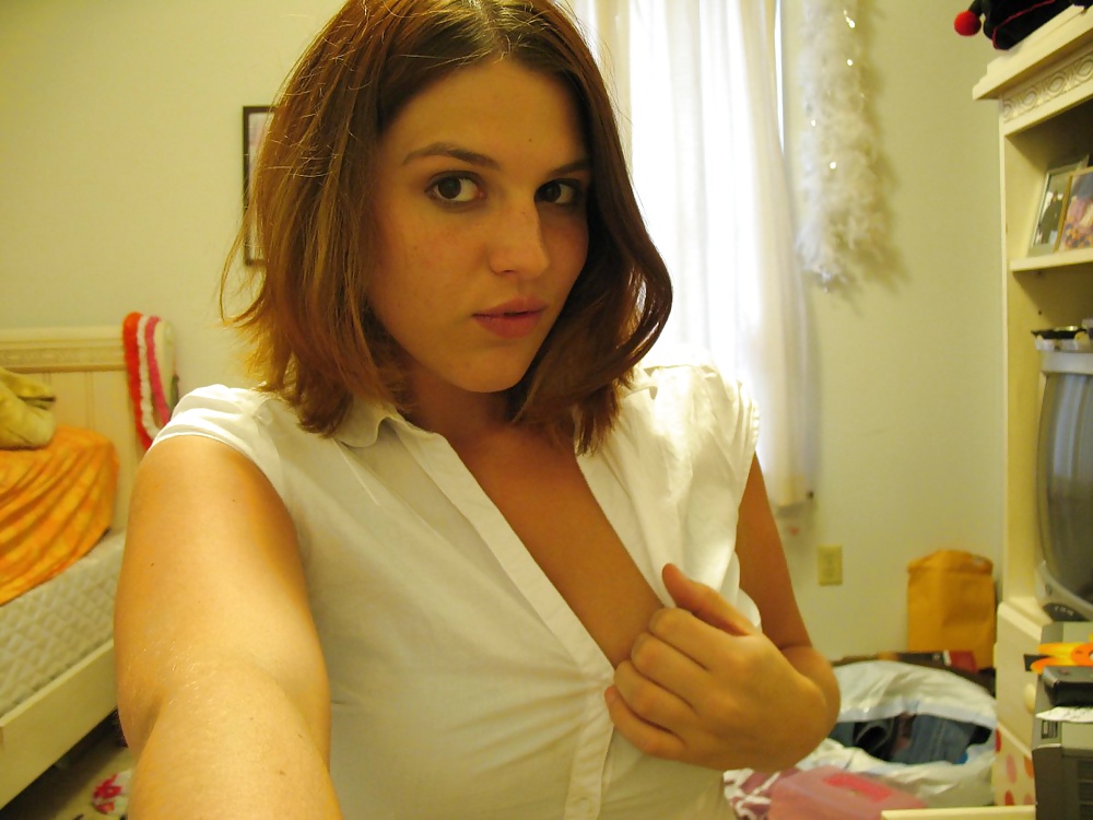 Pretty Amateur Teen Carole 2 porn gallery