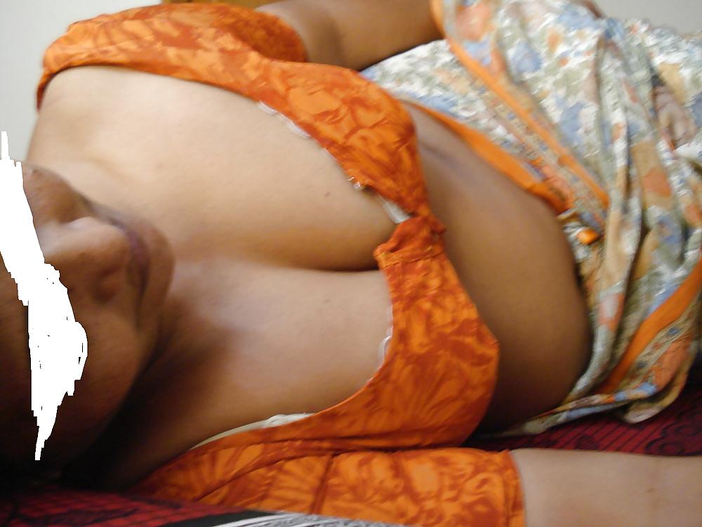 Indian Vizag BBW Aunty Courtsey Nandkok porn gallery