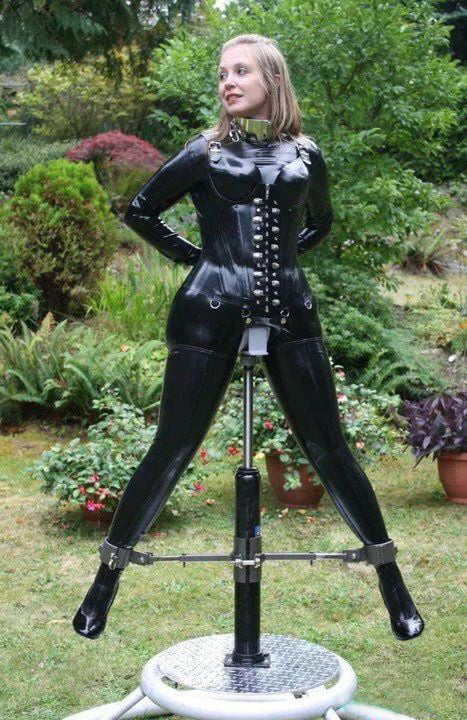 Rubber and pvc fetish - 29 Photos 