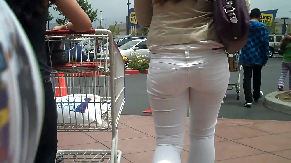 Following behind her nice butt & ass in jeans porn gallery