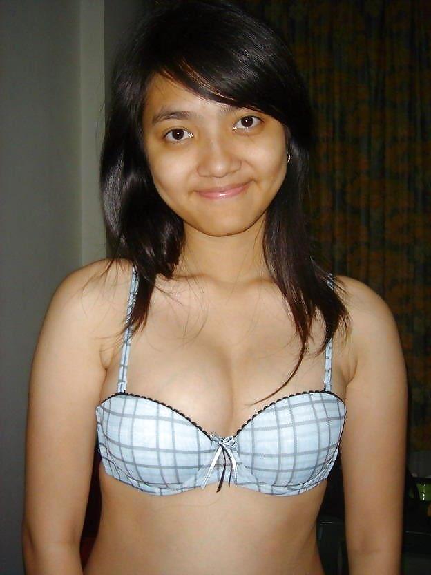 LITTLE INDONESIAN GIRL porn gallery