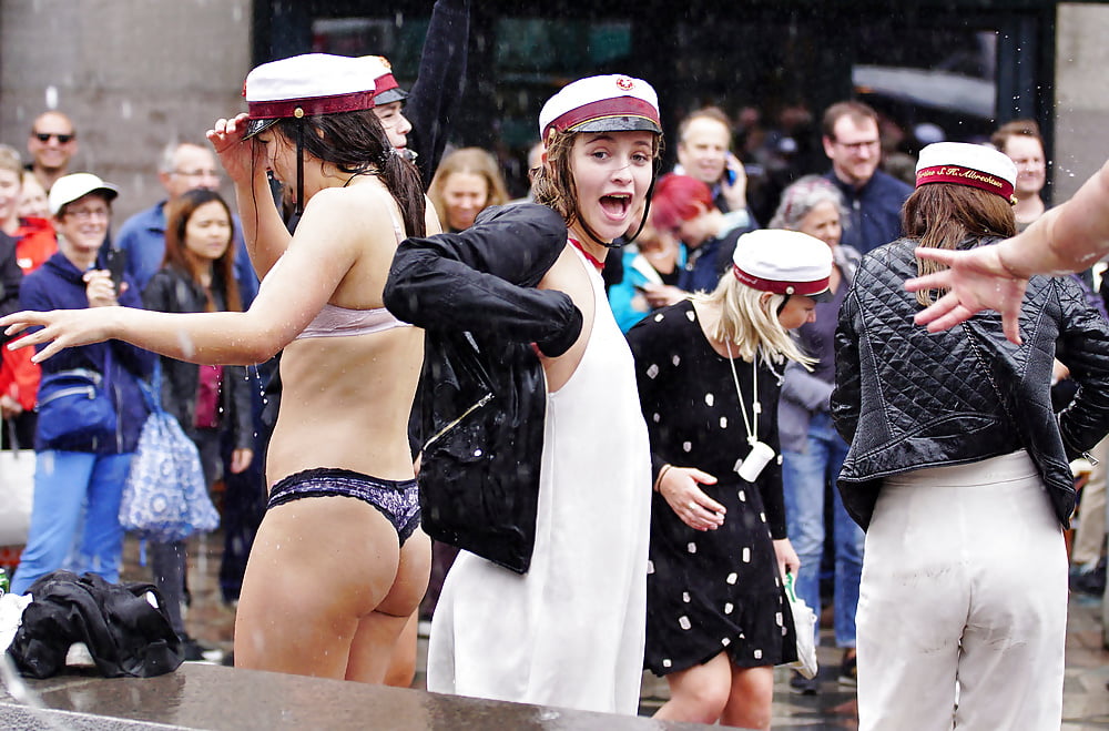 Public Sluts (1325) porn gallery