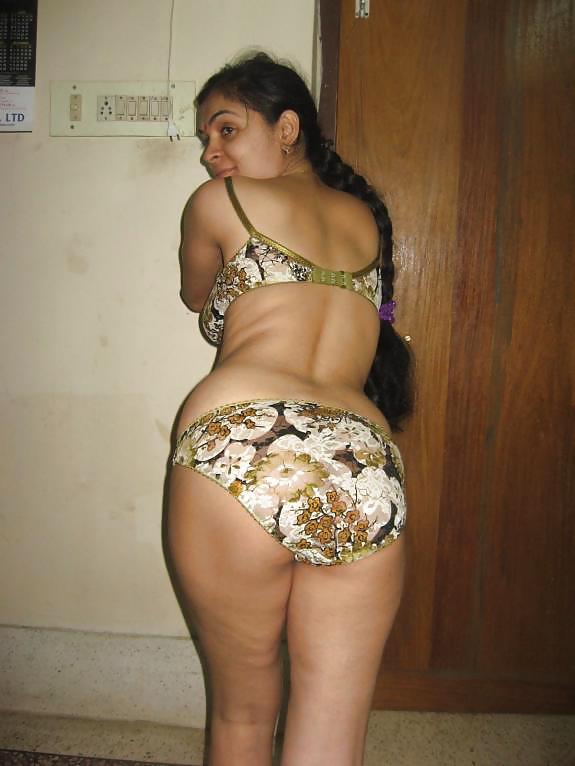 Sexy Indian Aunty porn gallery