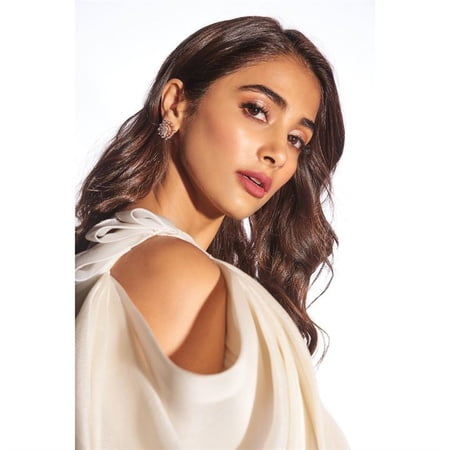 pooja hegde recent photoshoot pictures         