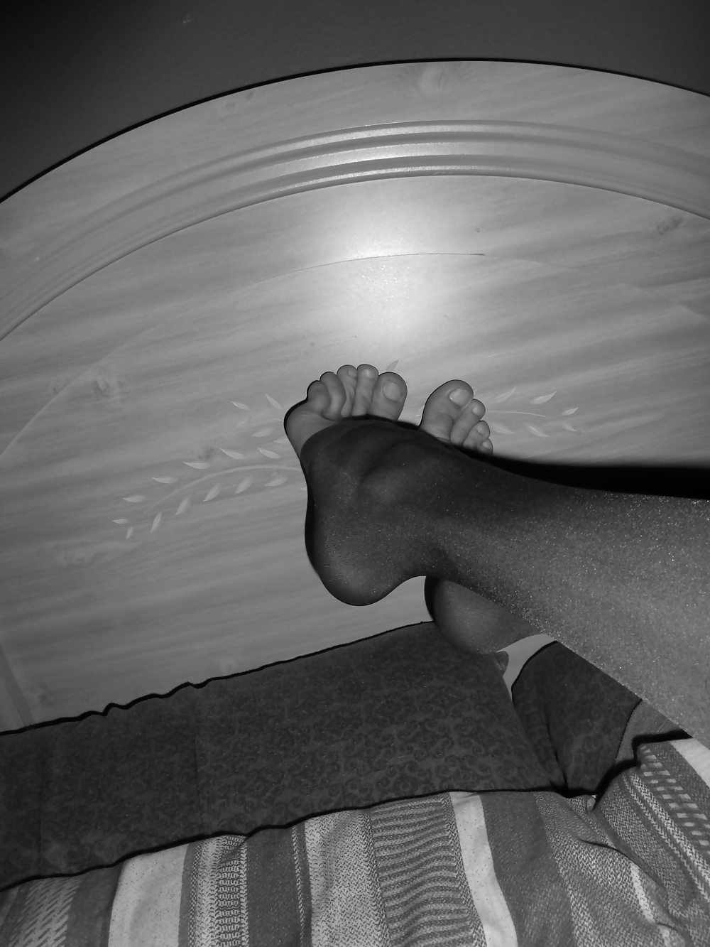 feet black and white pose porn gallery
