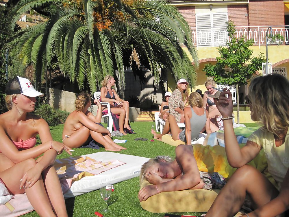 Teengirls in the pool porn gallery